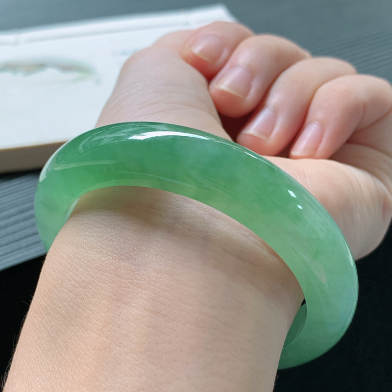 กำไลหยกพม่า หยกน้ำแข็งจากเหมือ - Lighting บทวิจารณ์และราคา